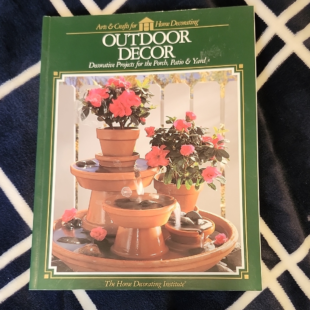 Outdoor Decor Book Soft Cover By The Home Decorating Institute